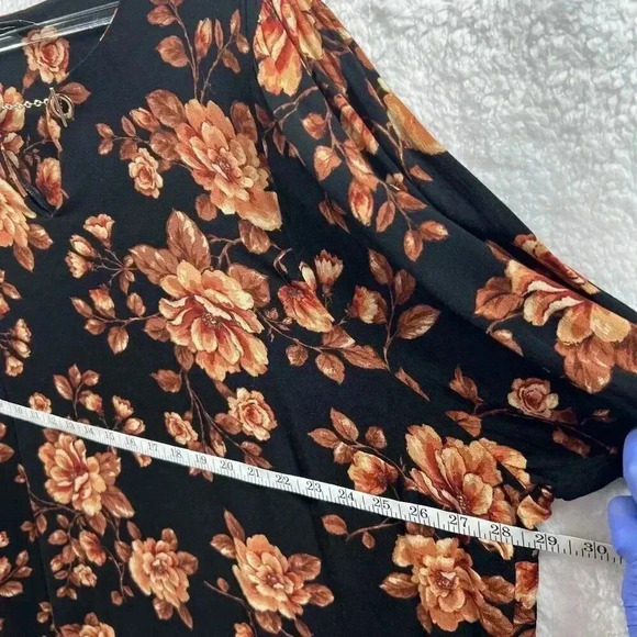 Torrid 5XL Womens Black Floral Print Crepe Chain Detail Blouse 3/4 Sleeves Boho - Picture 9 of 16